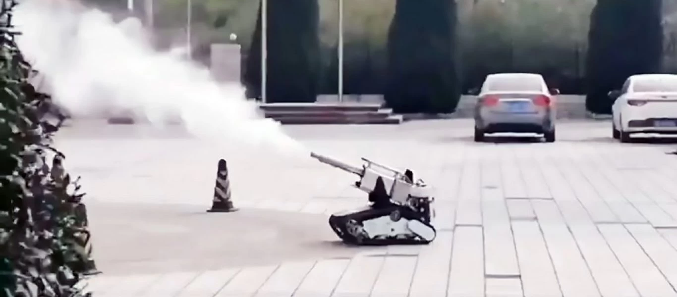 Κορωνοϊός: Αυτά είναι τα ρομπότ που απολυμαίνουν 30 στρέμματα την ώρα στην Κίνα (βίντεο)